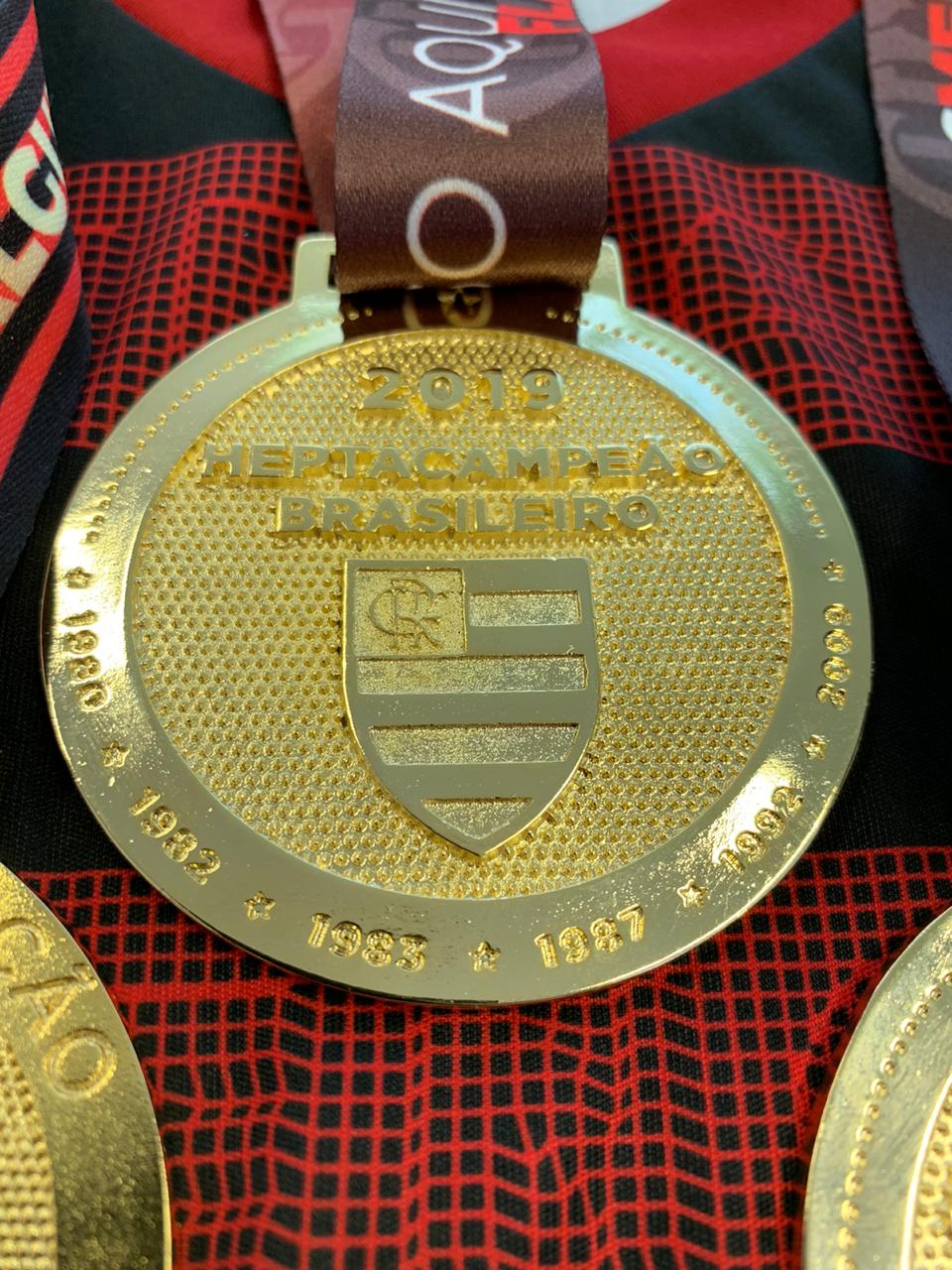 Flamengo coloca à venda medalha alusiva ao Hepta Brasileiro.