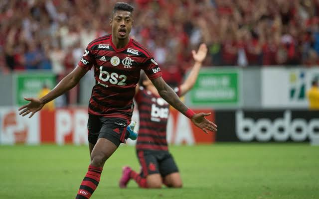 Diego revela inquietação de Bruno Henrique no banco de reservas – “Vou acabar com esses caras”