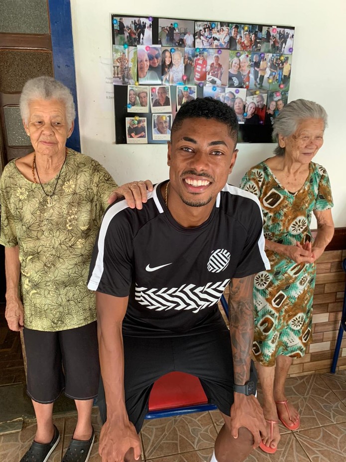 Bruno Henrique beneficia 270 pessoas com doação