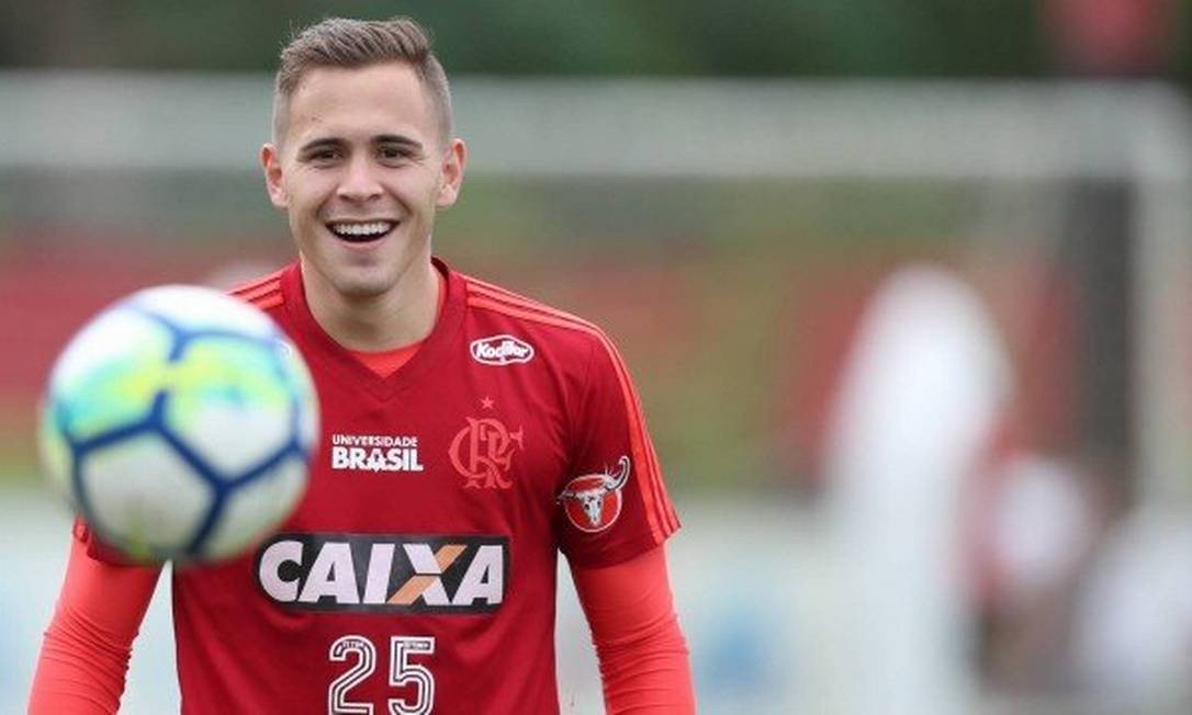 Flamengo encaminha empréstimo de Piris da Motta para clube da Turquia