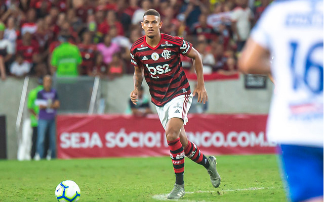 Flamengo pode vender joia da base para o Red Bull Bragantino por R$ 45 milhões.