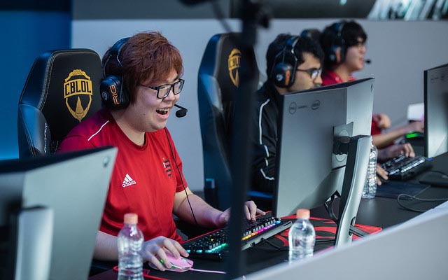 Flamengo atropela no eSports e segue líder.