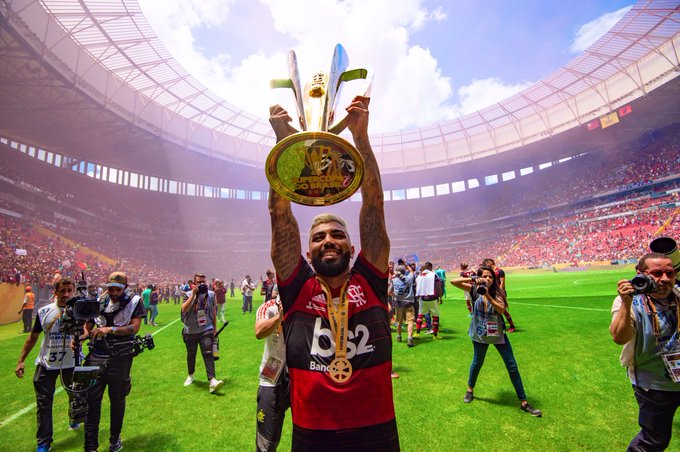 Gabigol se torna o 2º maior artilheiro do Flamengo no século.