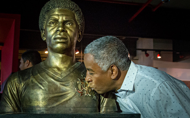 Andrade ganha busto na Gávea.