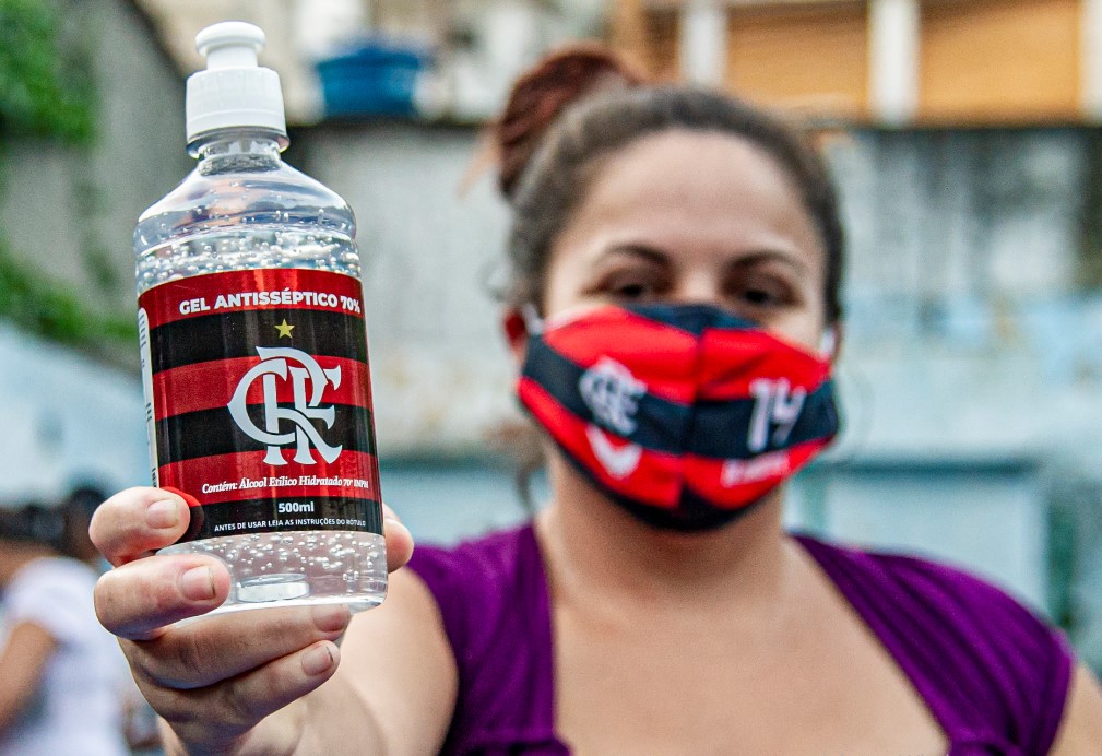 Flamengo faz doações em 4 comunidades do Centro do Rio