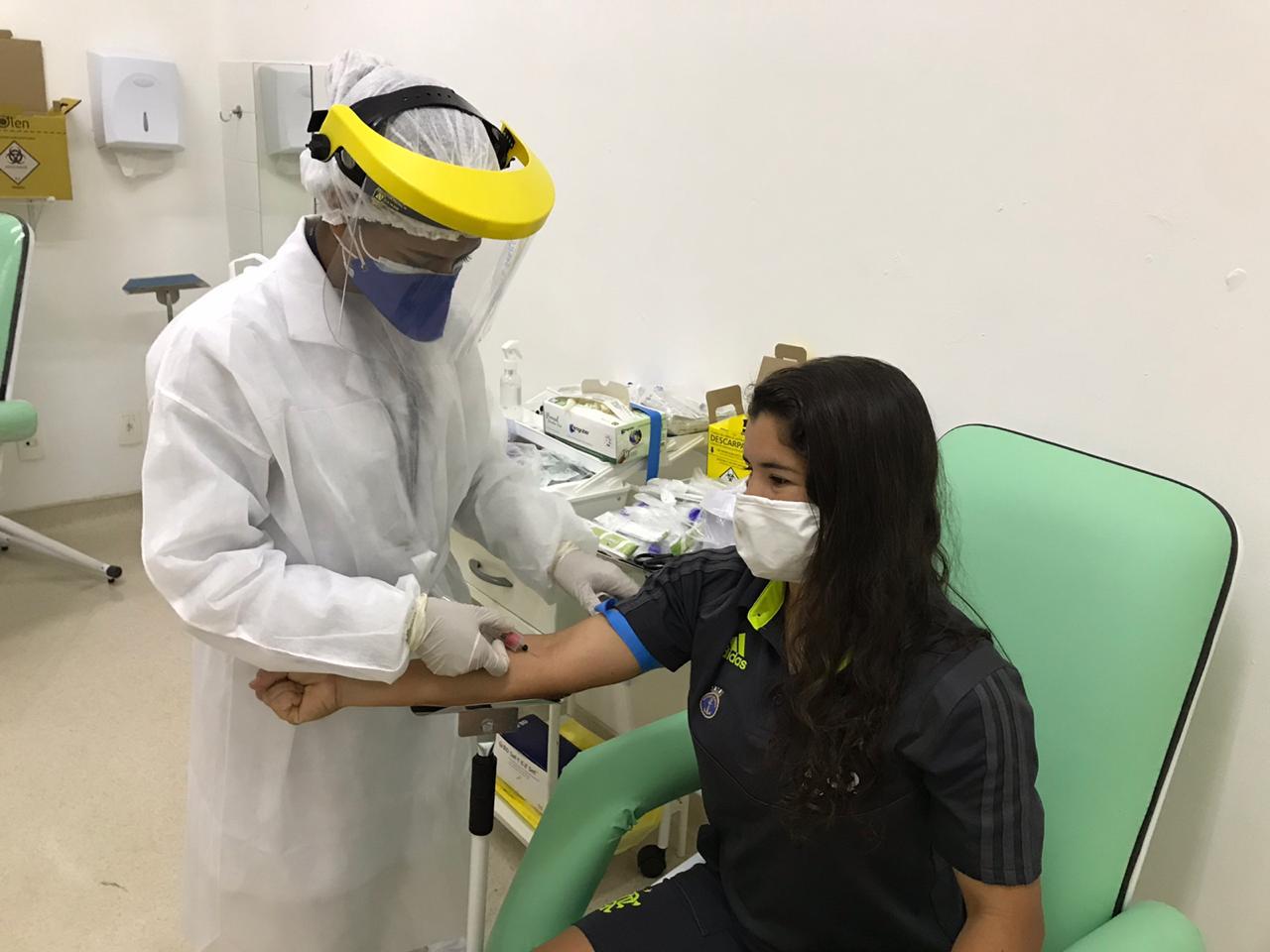 Flamengo realiza testes de Covid-19 em atletas de futebol feminino