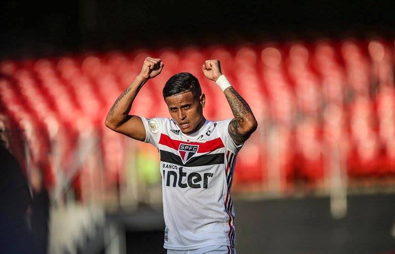 Flamengo é condenado a pagar multa por Everton Cardoso