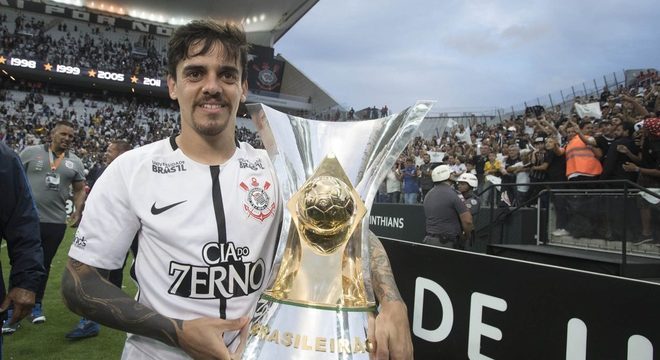 Andrés Sanchez promete 20% de desconto por Fágner