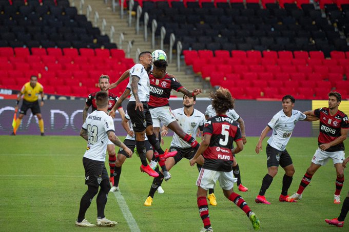 Flamengo perde muitos gols e é derrotado na estreia do Brasileirão