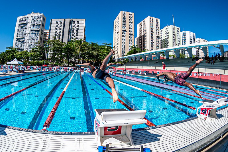 Tomada de tempo oficial promove disputa entre nadadores rubro-negros na Gávea