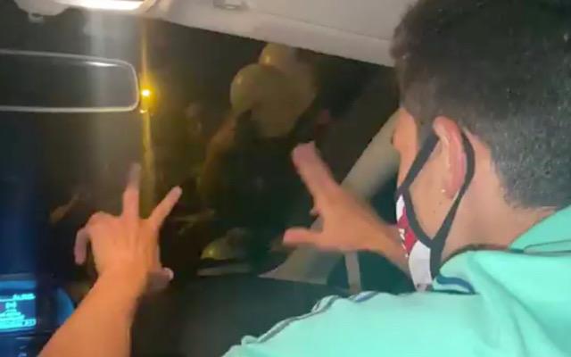 Jogadores são recepcionados pela torcida e se emocionam: “Isso aqui é Flamengo”