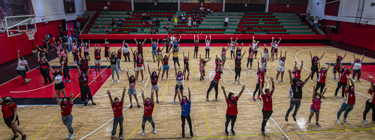 Rubro-negras participam de ação dos Flamiguinhos para campanha do Outubro Rosa