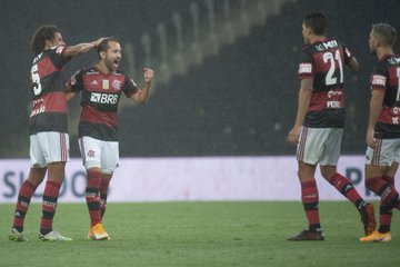 Jordi Gris exalta Everton Ribeiro após jogo contra Athletico – “É um jogador de categoria mundial”
