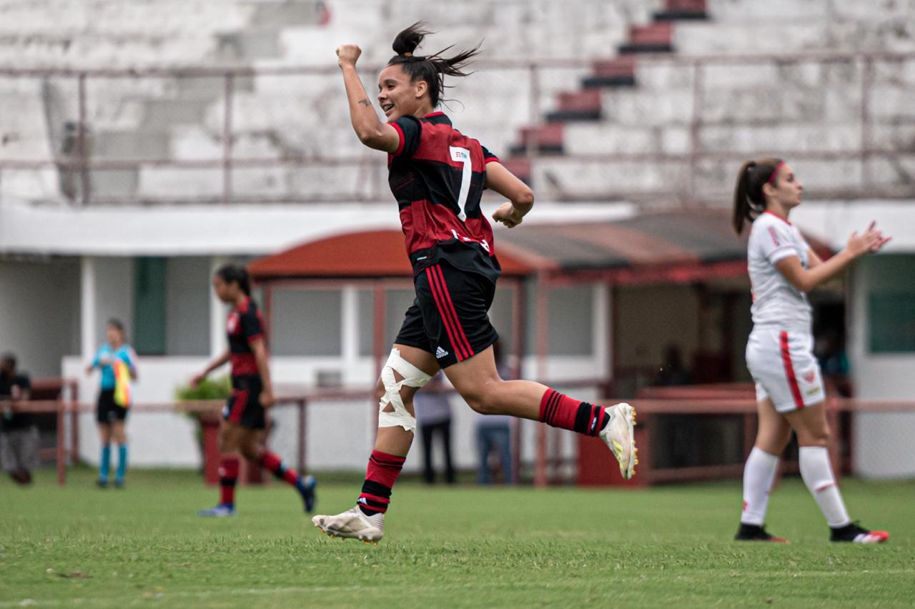 Flamengo goleia de forma histórica na estreia do Carioca