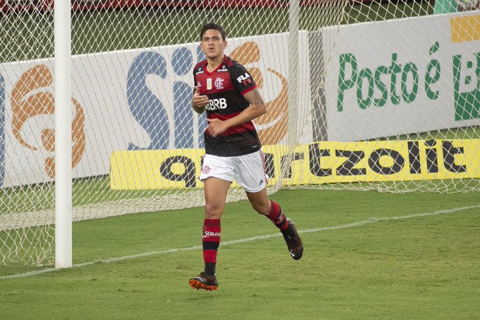 “Com o elenco do Flamengo, não tem como não brigar por títulos”, cobra Pedro