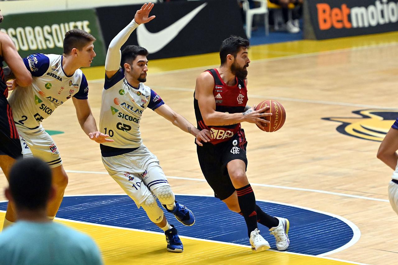 Flamengo dá show e vence o Pato Basquete pelo NBB