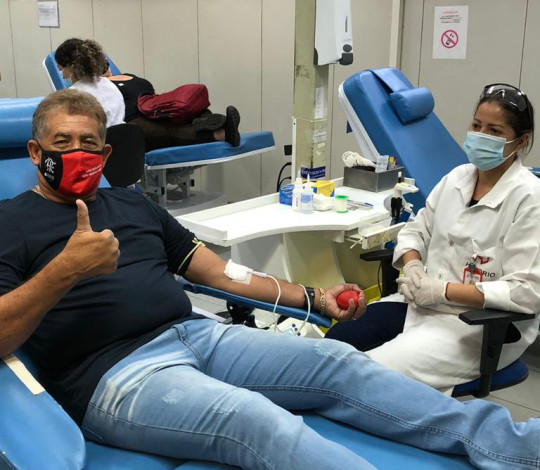 Ídolos do Flamengo Adílio, Nunes, Mozer, Andrade e Juan doam sangue no Hemorio