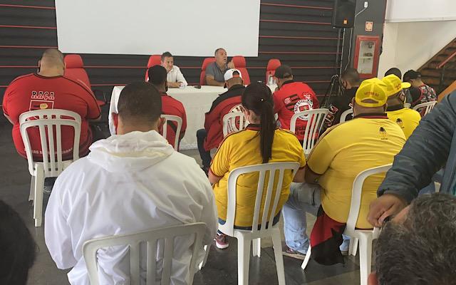 Organizadas vão à Gávea e fazem cobranças em reunião com dirigentes do Flamengo