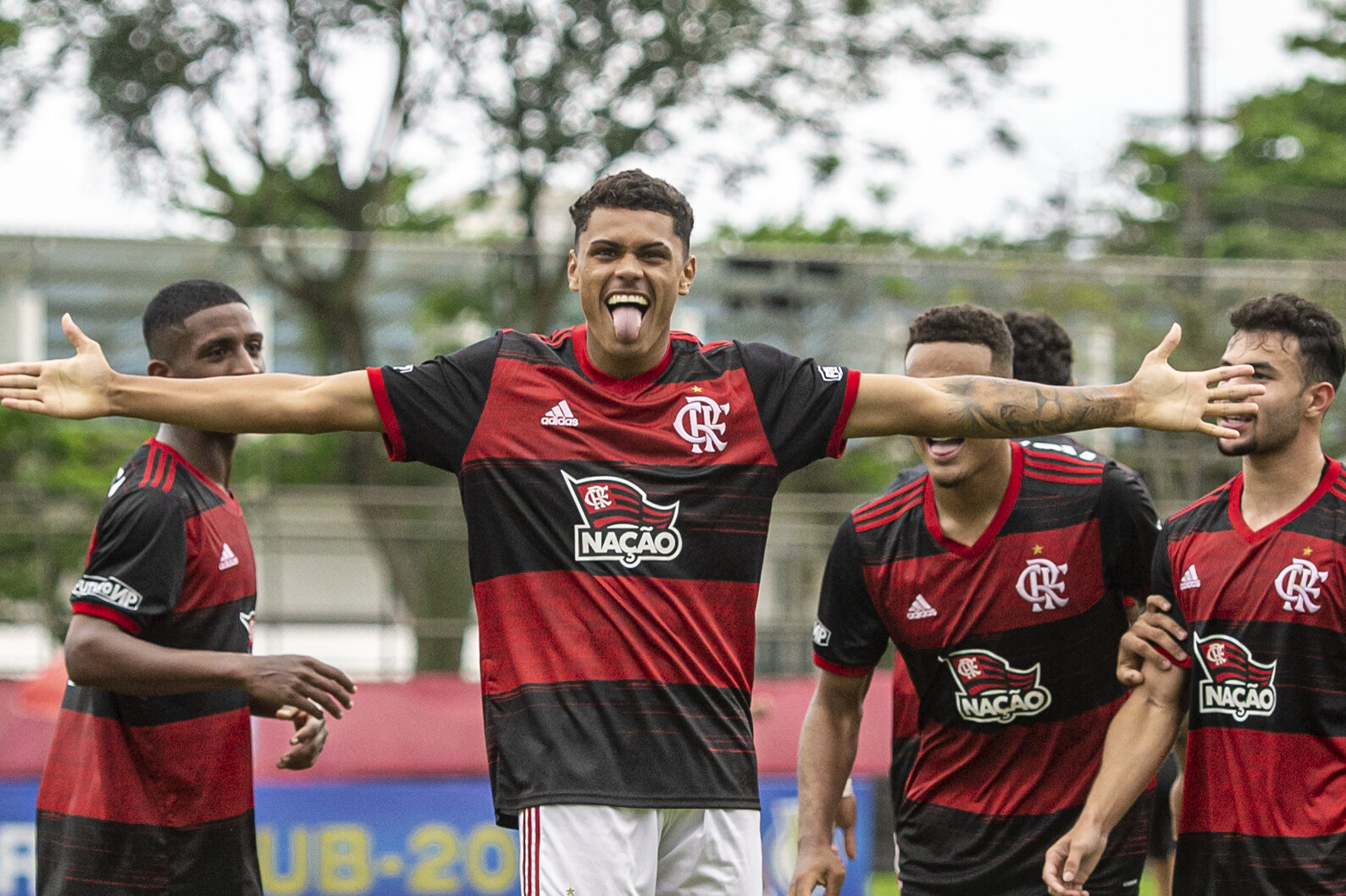 Flamengo vence o Botafogo pelo Brasileiro Sub-20 e sobe na tabela