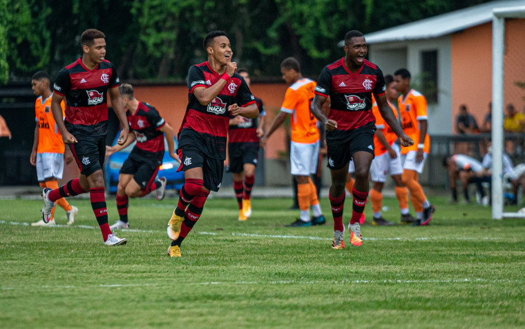 Flamengo bate o Botafogo na estreia do Carioca Sub-20