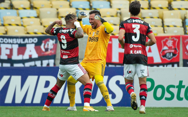 Flamengo enfrenta o Sport tendo três jogadores pendurados com cartão
