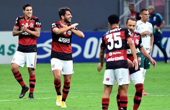 Flamengo negocia extensão de contrato com Pepê