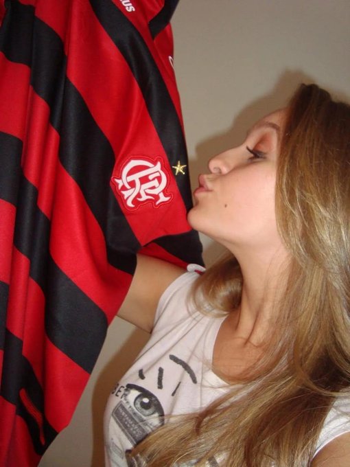 Perfil de Carla Días do BBB celebra o Octa do Flamengo