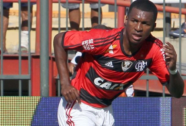 Ex-zagueiro do Fla se aposenta aos 32 anos