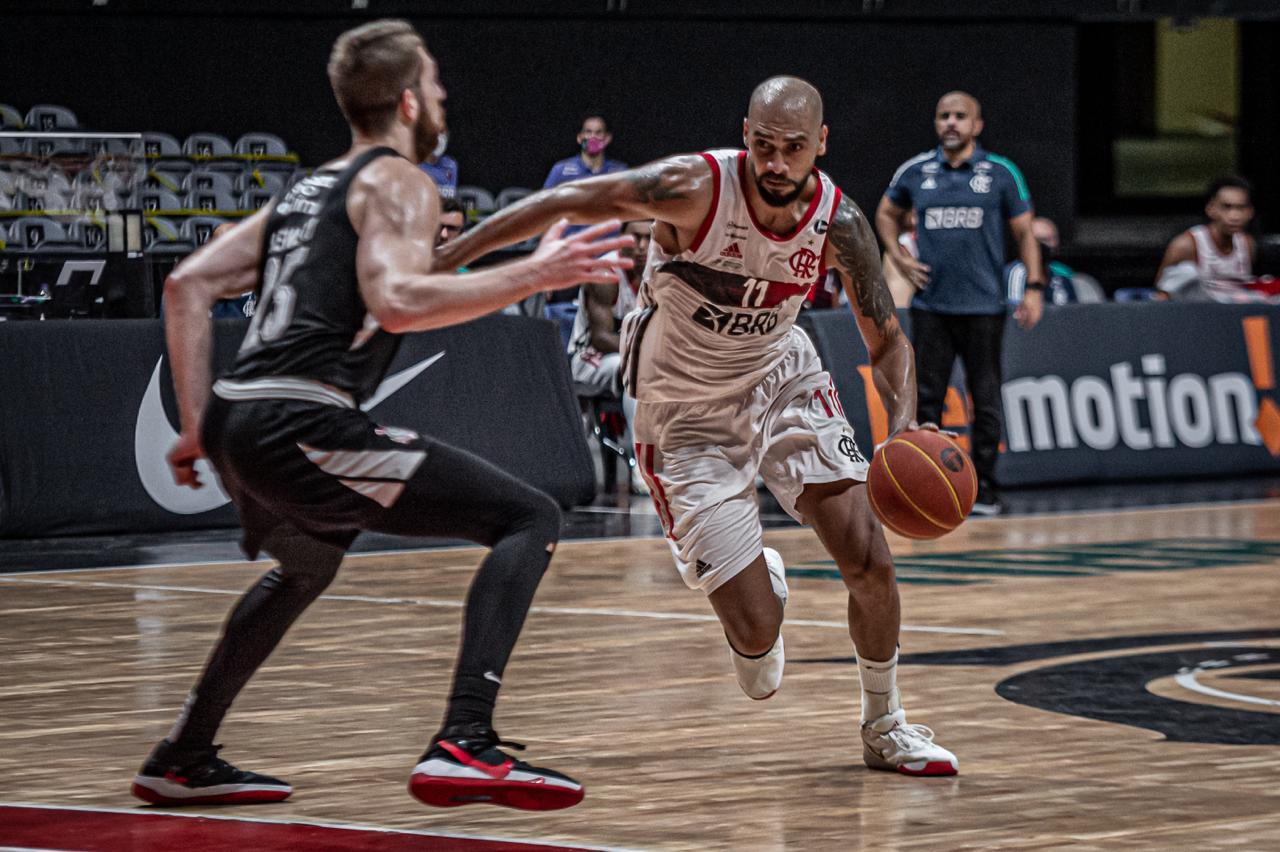 Flamengo vence o Corinthians no Maracanãzinho pelo NBB