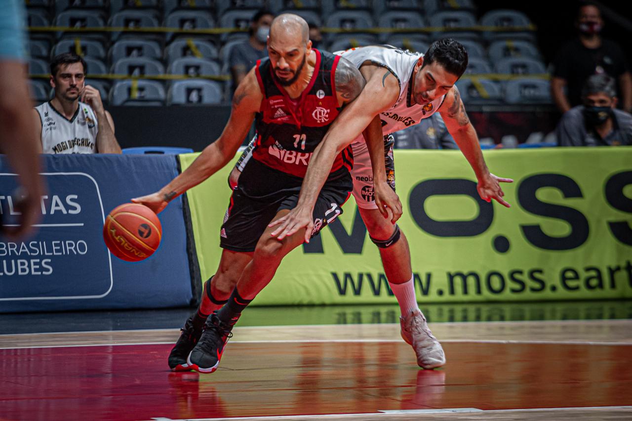 Flabasquete vence e se aproxima da final do NBB