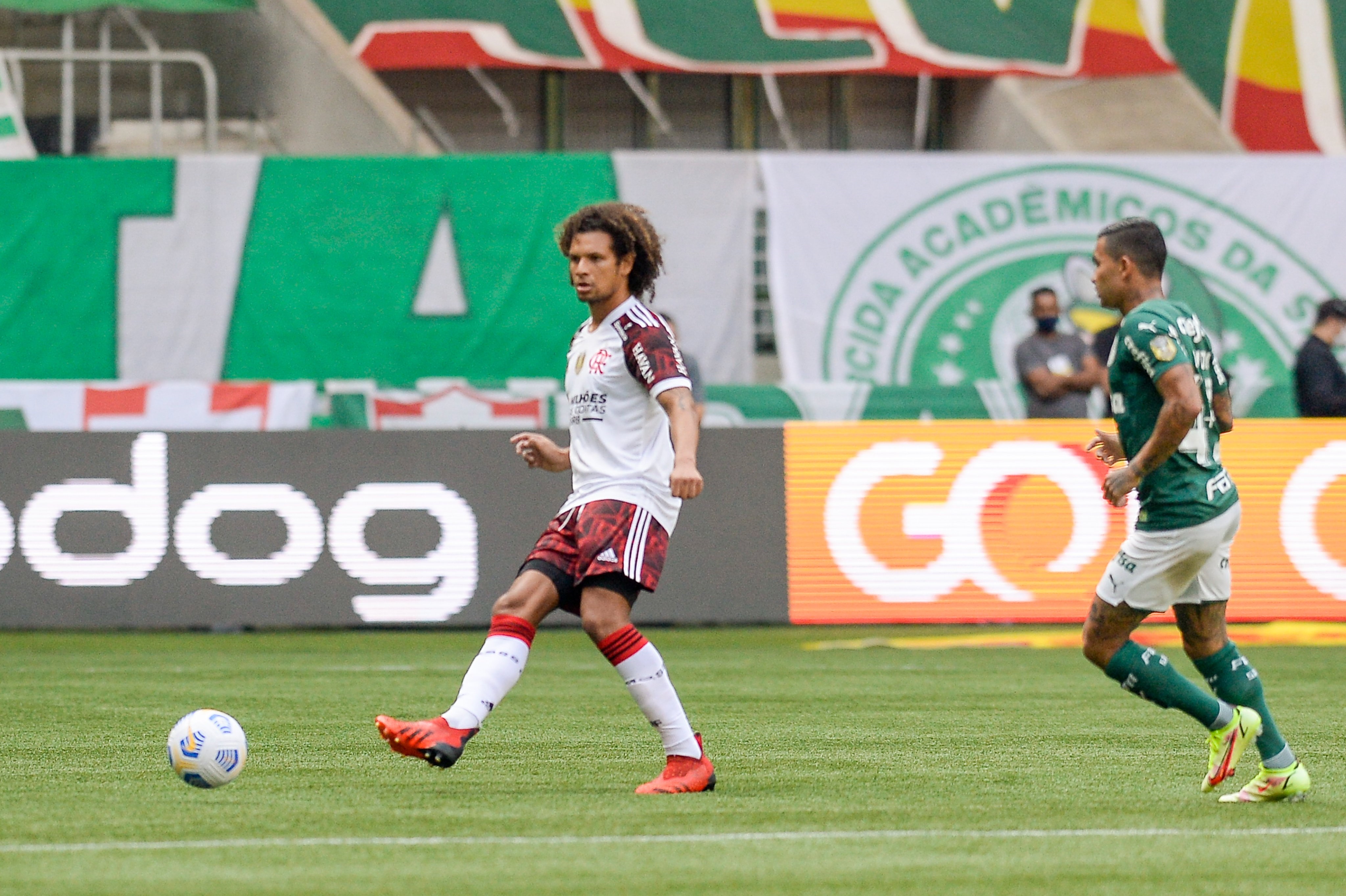 Ex-treinador do Flamengo explica preferência de treinadores por Willian Arão