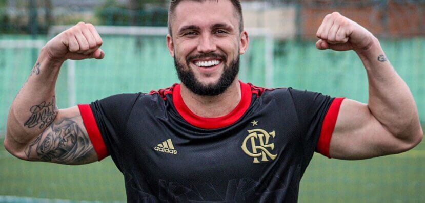 Ex-BBB Arthur estreia pelo Flamengo no Futebol de 7