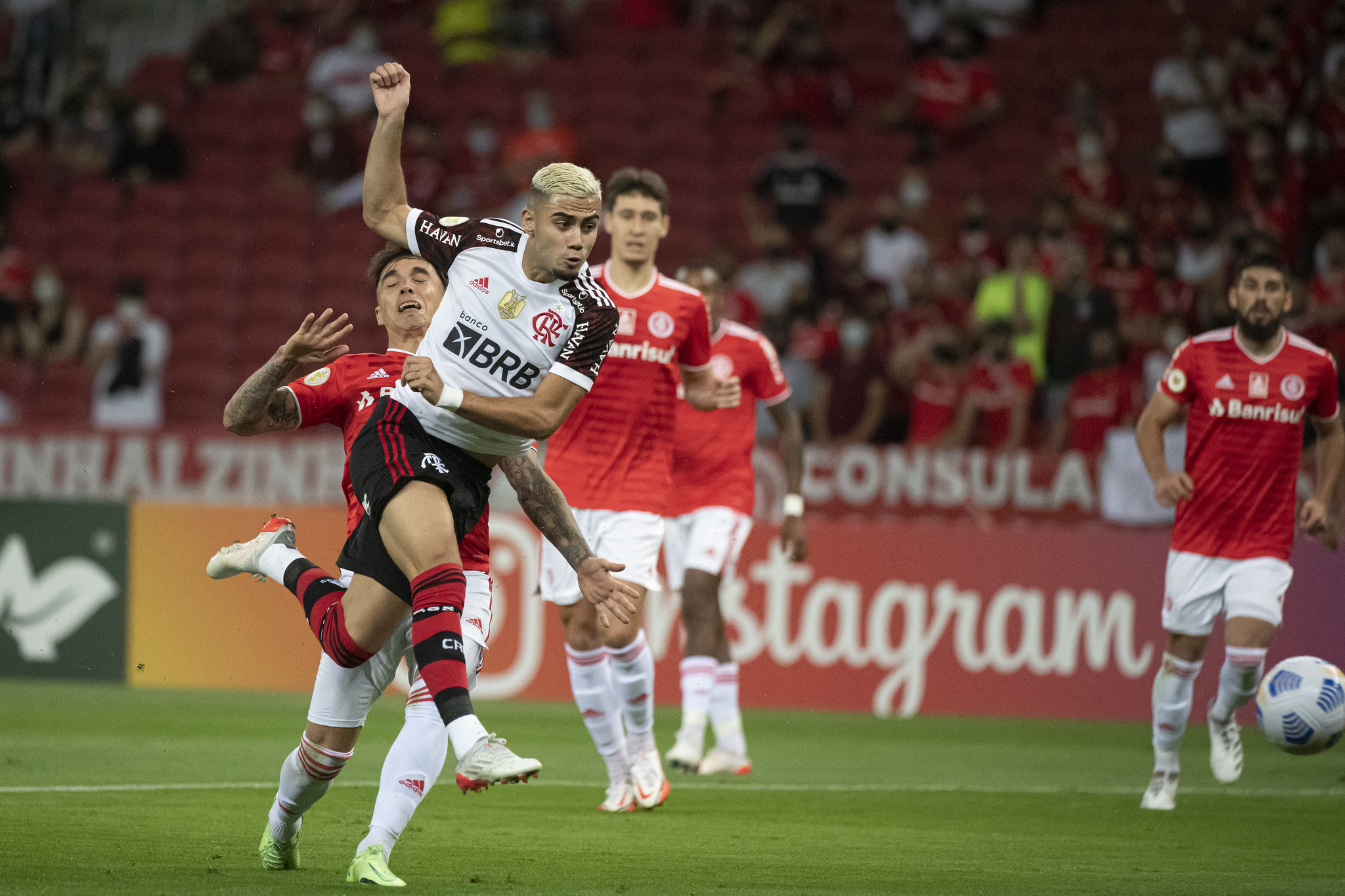 Flamengo emite nota para Andreas Pereira