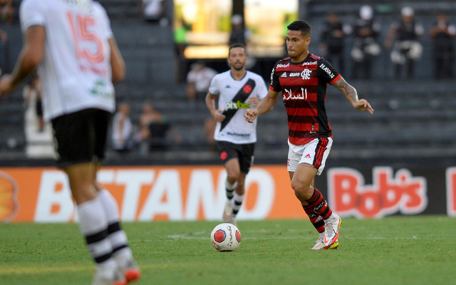 Zinho alerta para a possibilidade de João Gomes parar no Botafogo