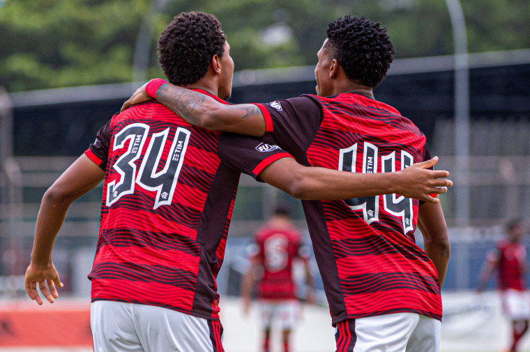 Flamengo vence o Botafogo pelo Brasileirão Sub-20 e se isola na liderança