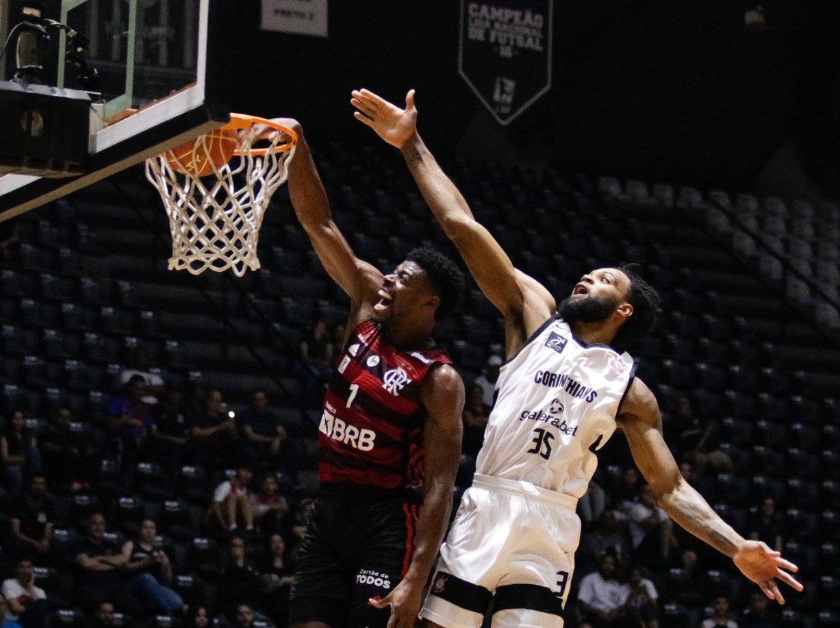 Flamengo vence o Corinthians também no basquete e segue invicto no NBB