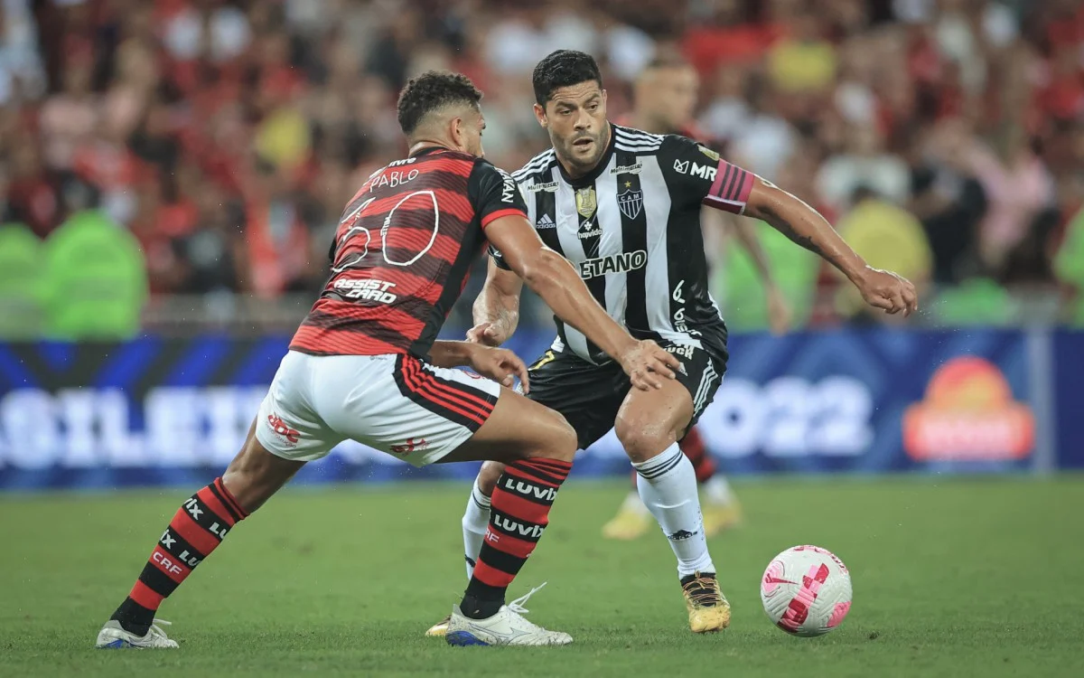 Dirigente do Flamengo detona Hulk após reclamação por pênalti