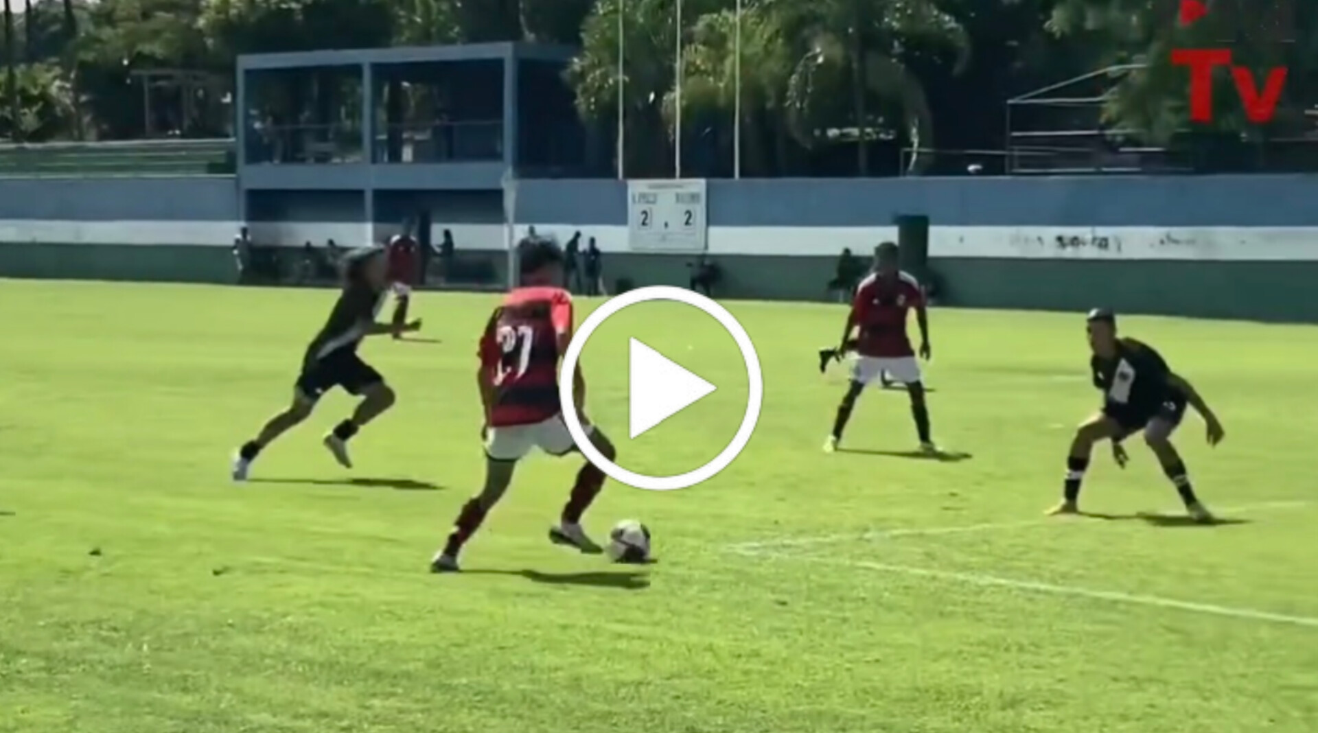 Joia da base faz golaço na virada em cima do Vasco