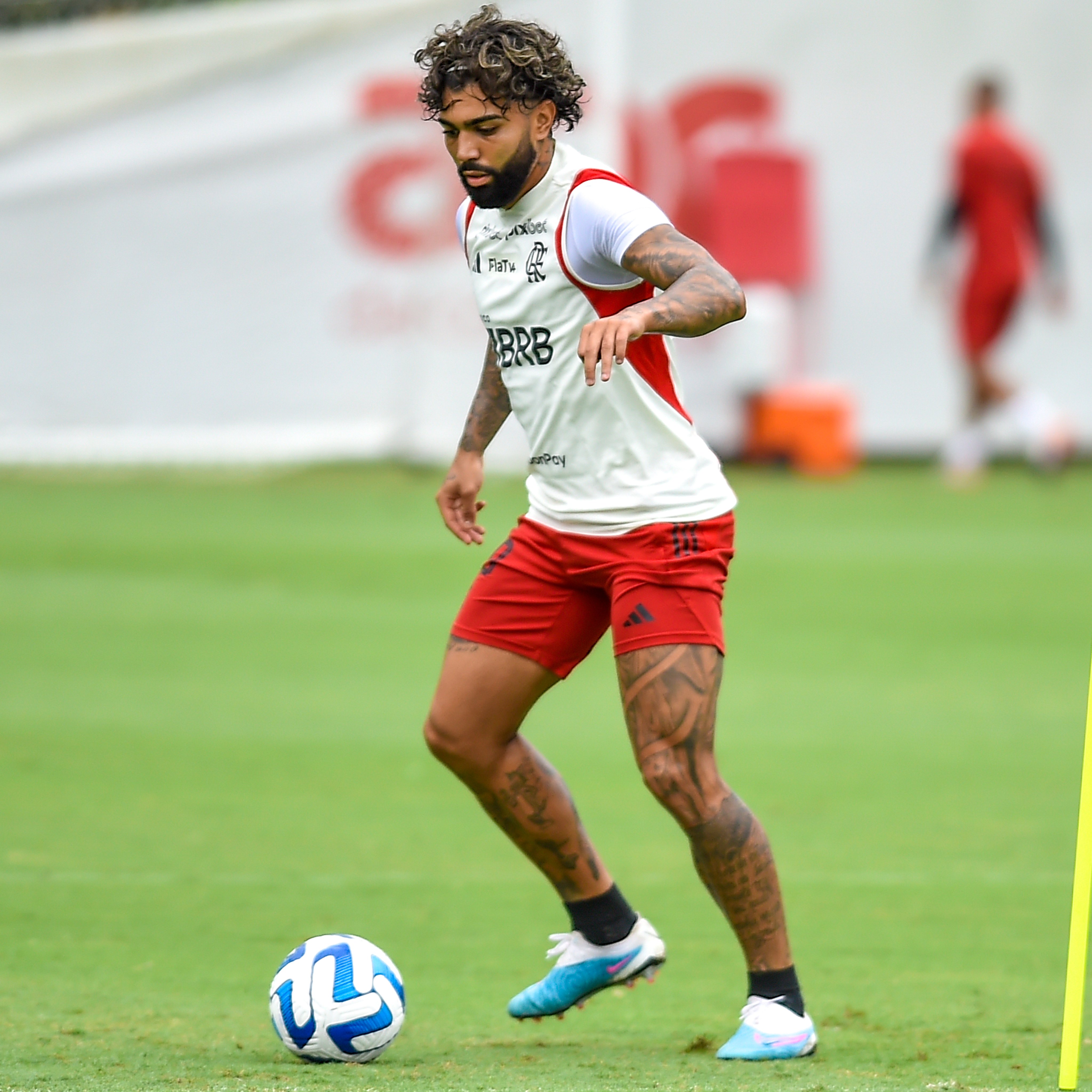 Empresário afirma que Gabigol tem propostas da Europa todos os anos