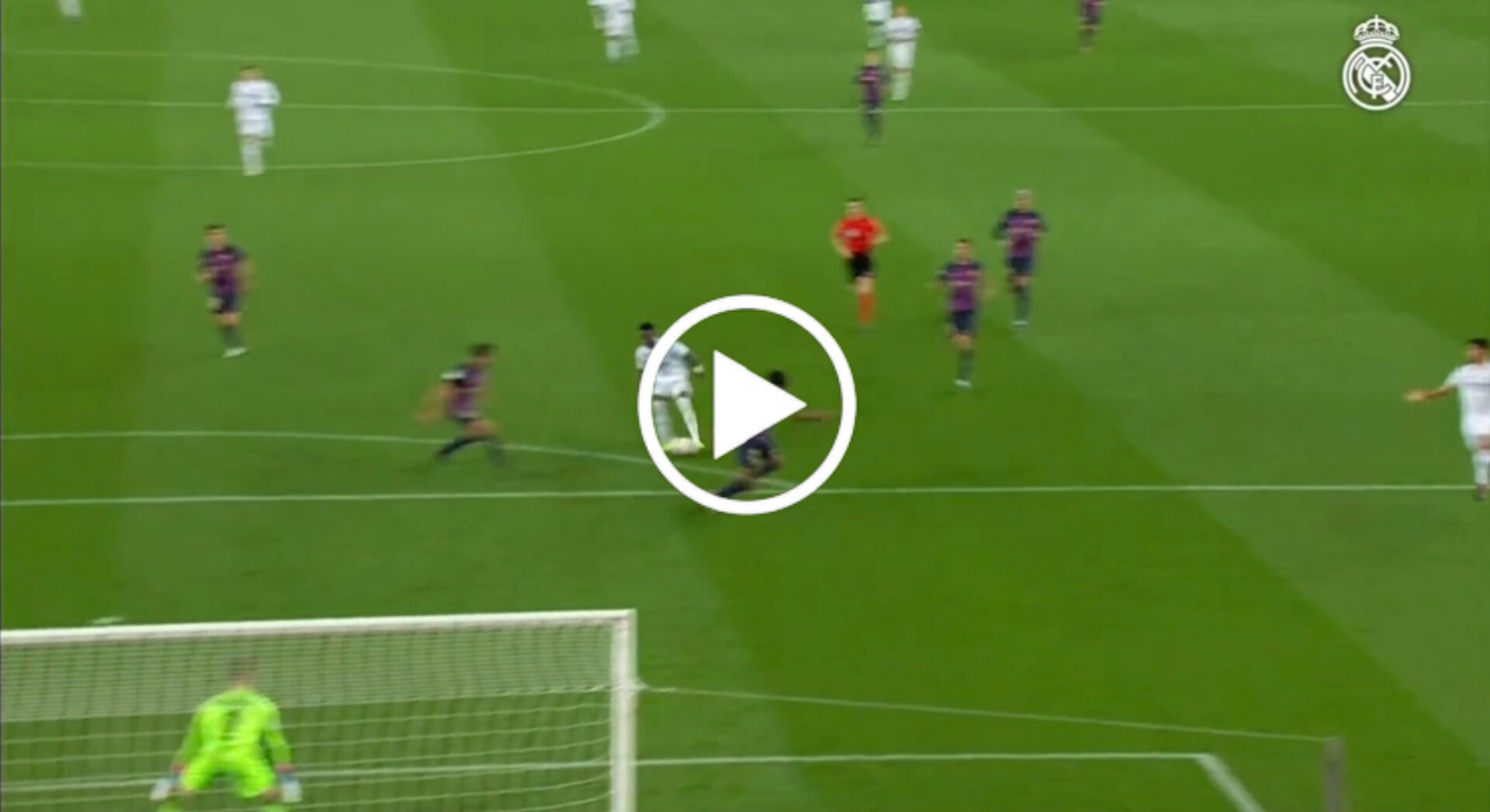 Vini Jr. dá bela assistência pelo Real Madrid