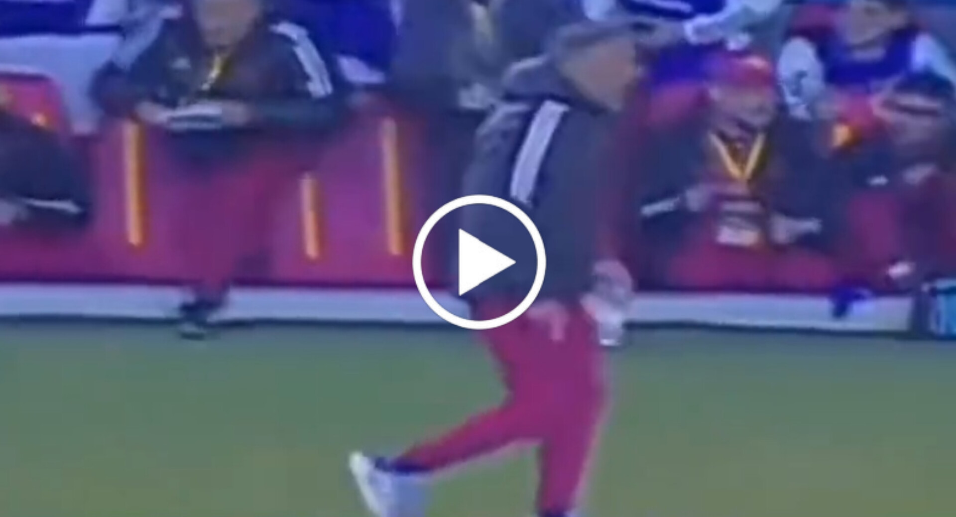 [VÍDEO] Vitor Pereira discute com torcedor do Flamengo