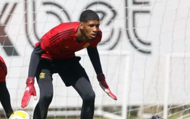 Flamengo acerta venda milionária de goleiro para o Eintracht Frankfurt