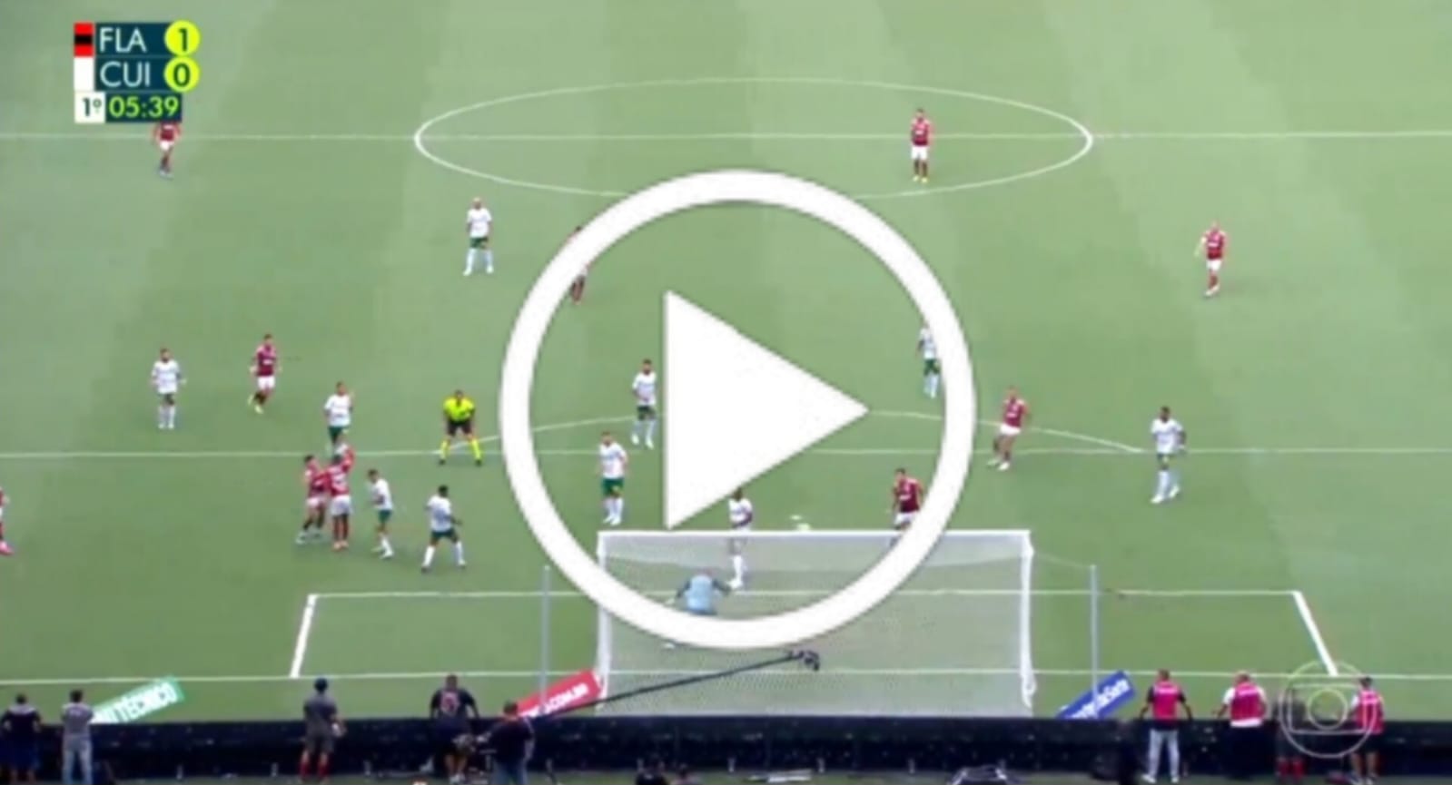 [VÍDEO] Luiz Araújo abre o placar para o Flamengo com golaço