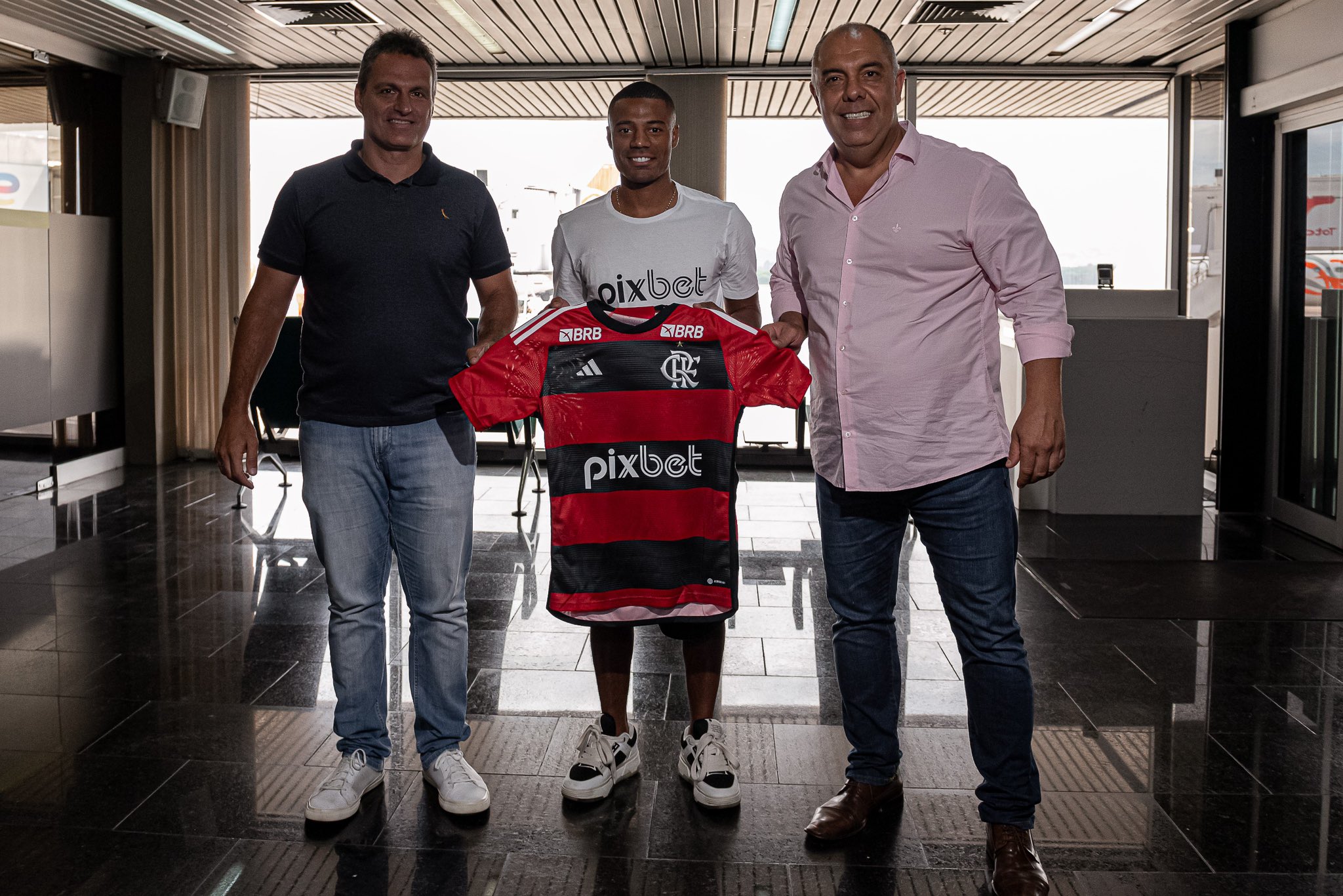 Marcos Braz aponta maior qualidade do novo contratado De La Cruz