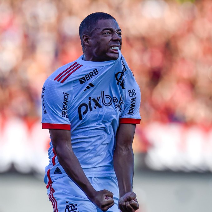 Jornal da Argentina destaca golaço de De La Cruz pelo Flamengo