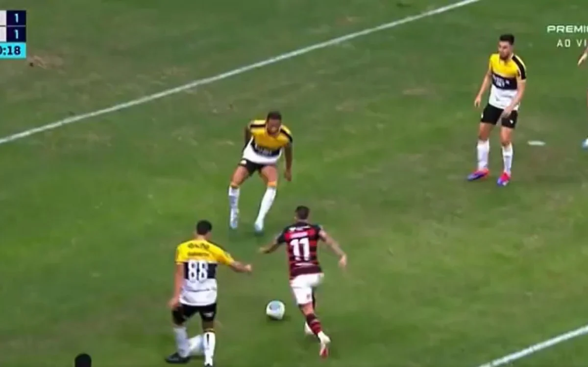 Barreto, do Criciúma, explica motivo para ter causado pênalti inusitado