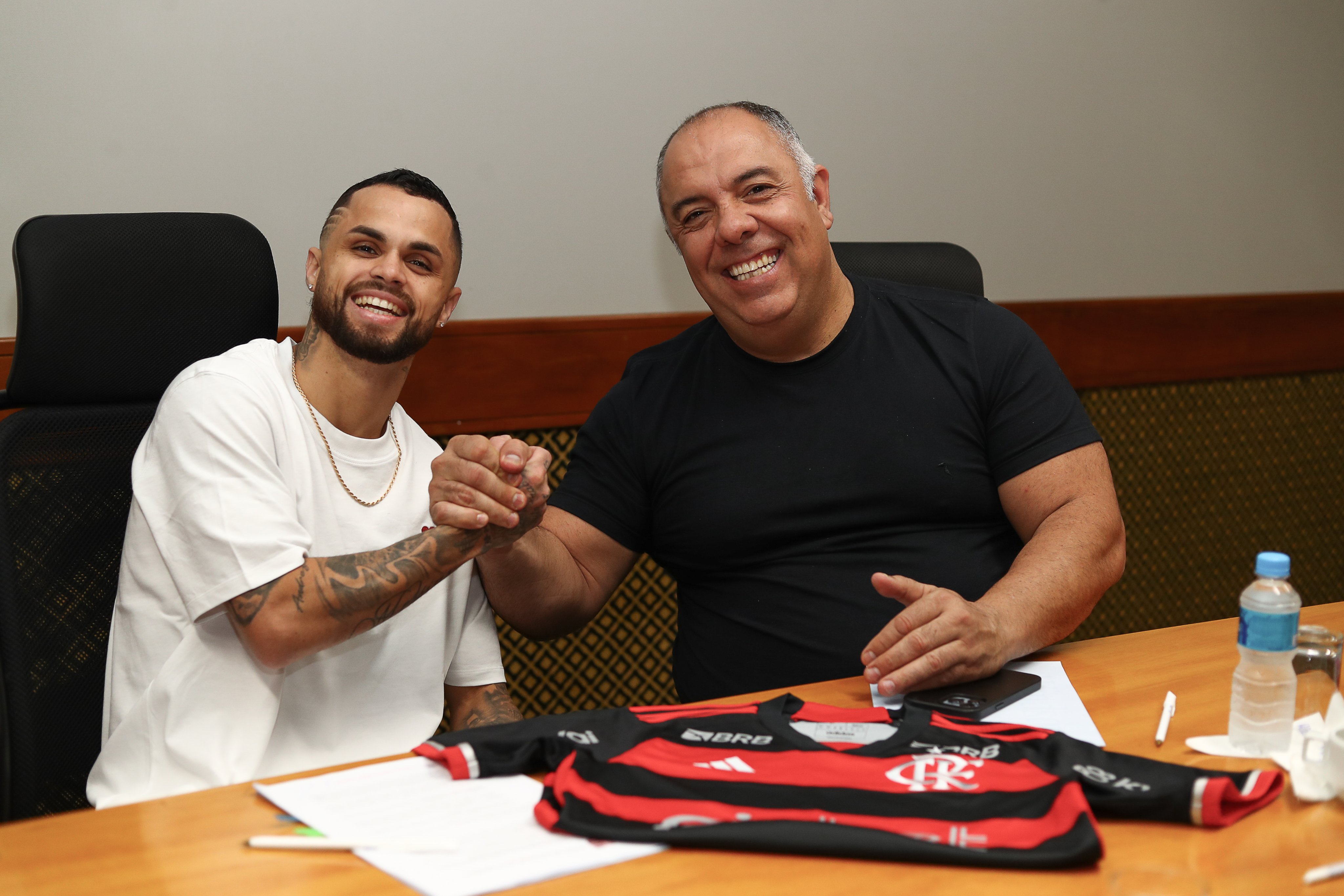 Saiba quando Michael poderá atuar pelo Flamengo