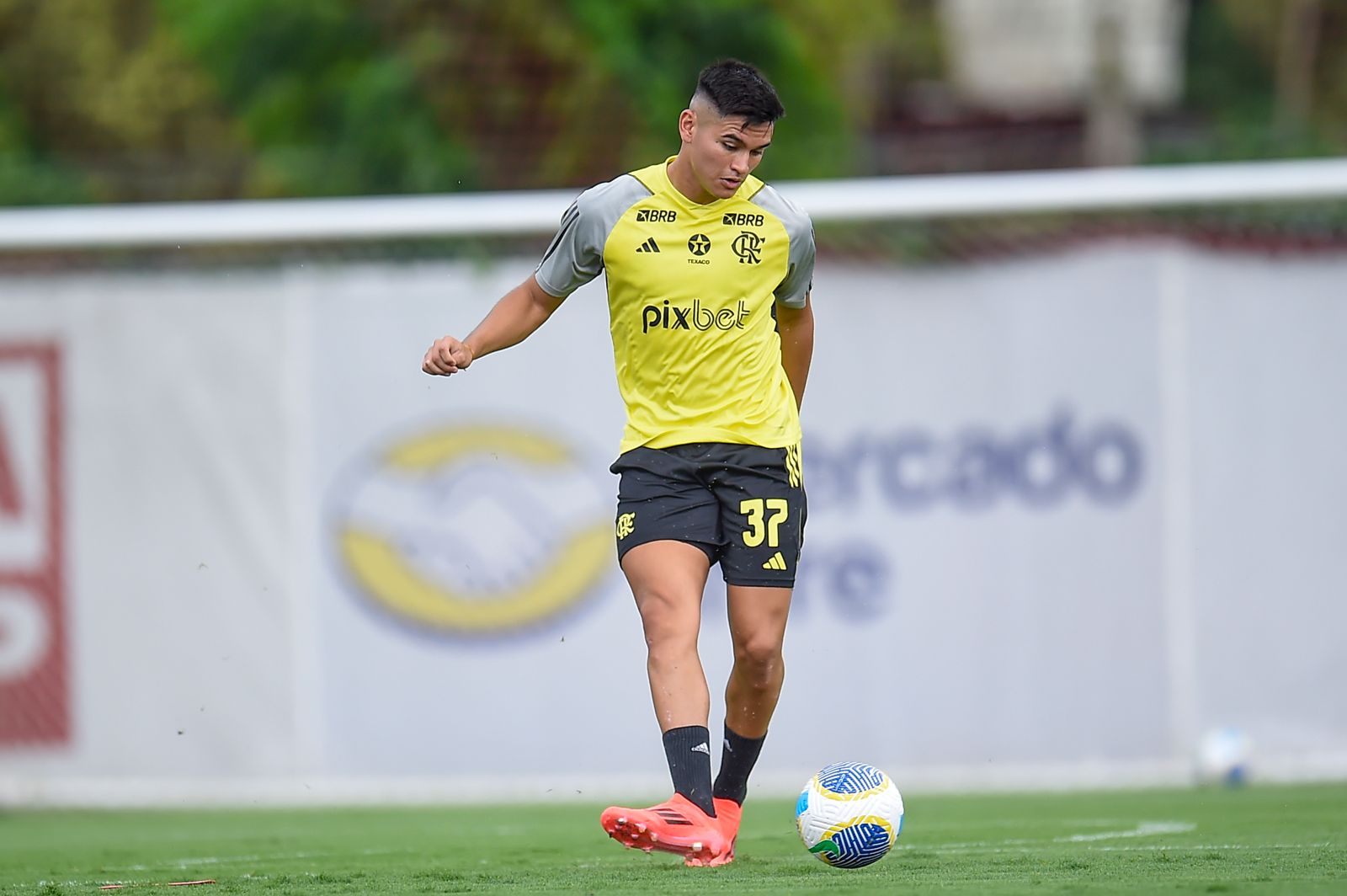 Flamengo se reapresenta no Ninho do Urubu após período de folga