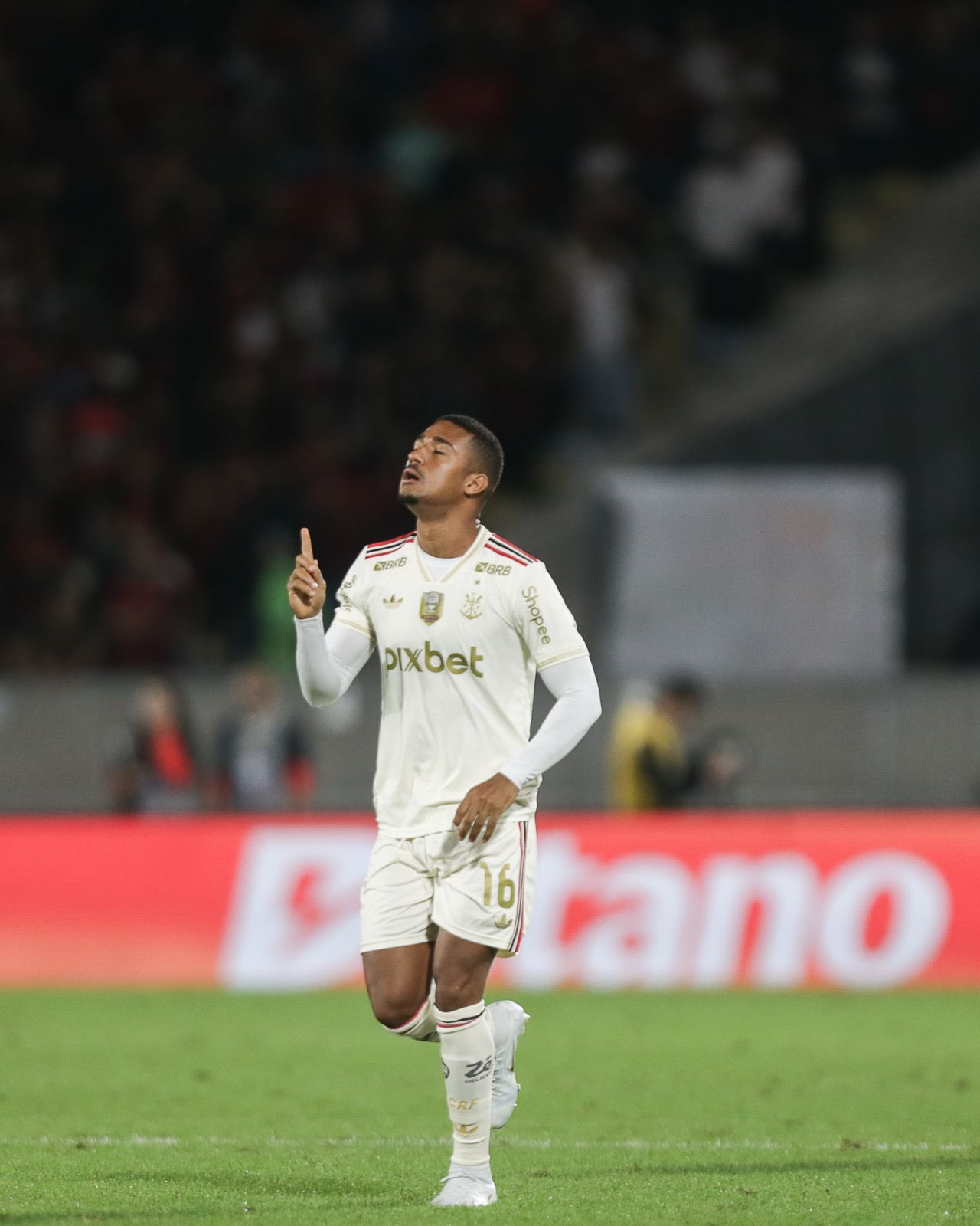 Samuel Lino destaca importância de Simeone em sua evolução